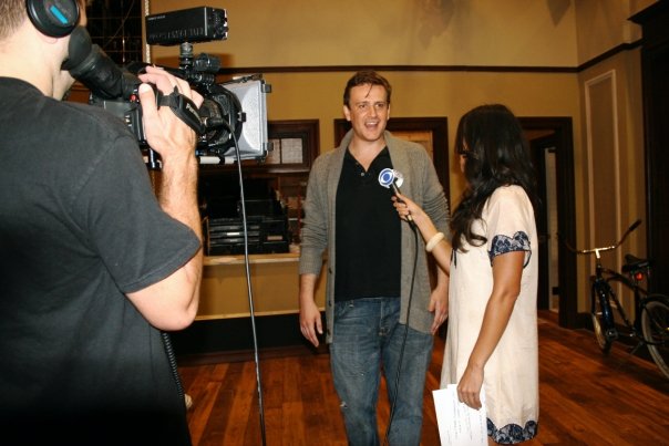 Amber Valdez on the set of How I met your mother with Jason Segal for CBS.