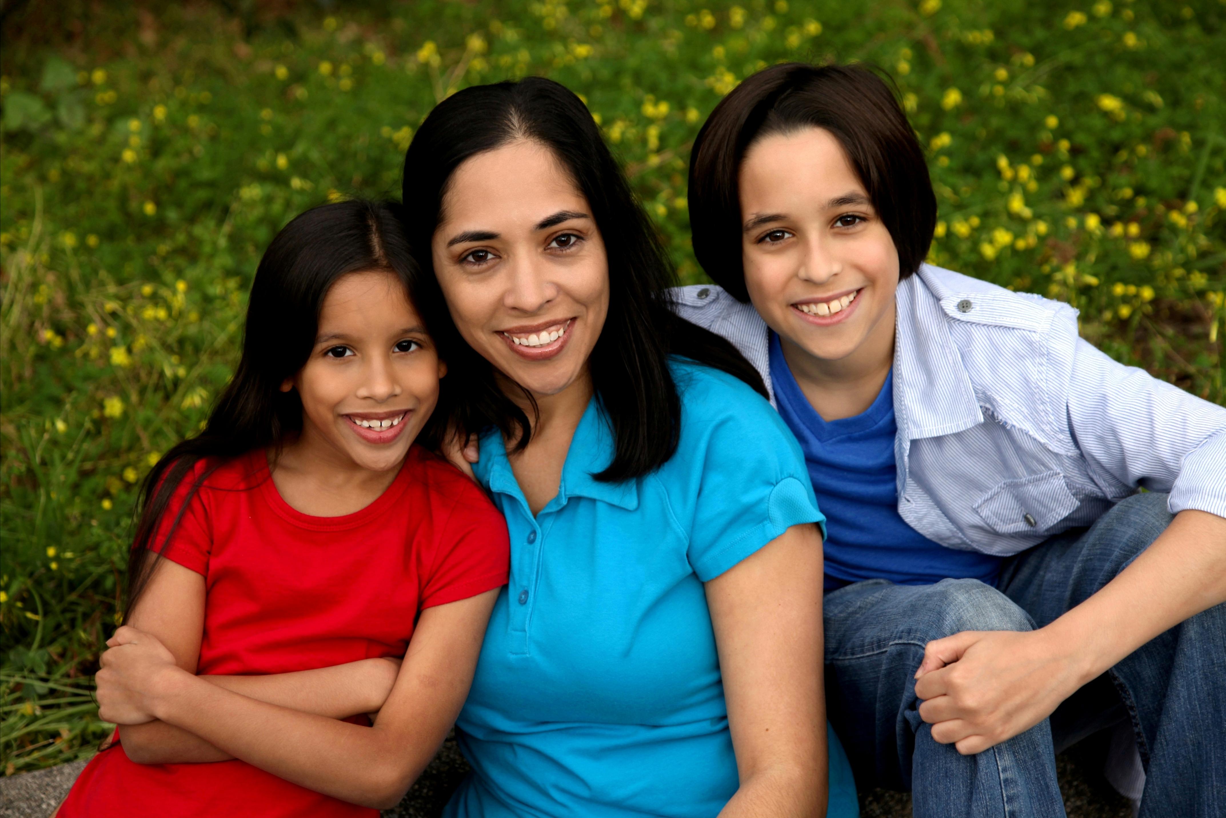 With mom and sister, actress, Diana and Keira Pena.