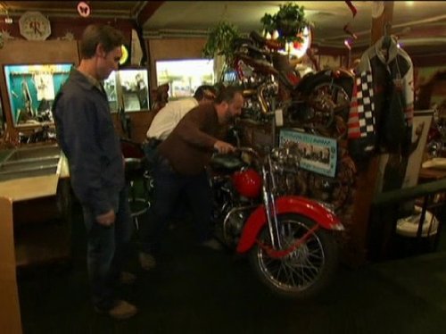 Still of Frank Fritz and Mike Wolfe in American Pickers (2010)