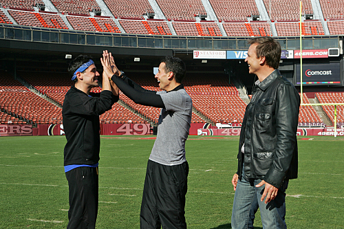 Still of Phil Keoghan, Jordan Pious and Daniel Pious in The Amazing Race (2001)