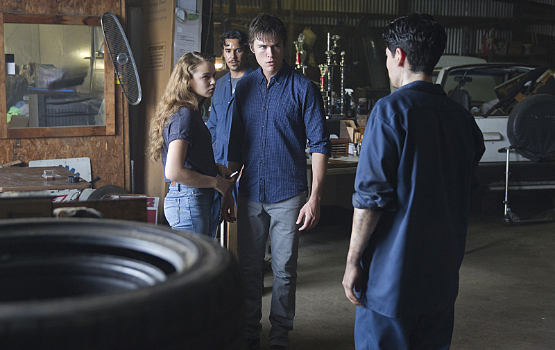 Still of Josué Gutierrez, Morgan Saylor, Joseph Midyett and Sam Underwood in Tevyne (2011)