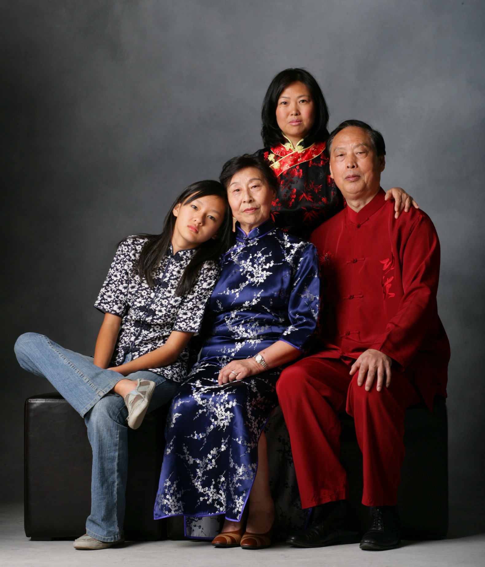 Still of Yvonne Lu, Ruilian Kong, Grace Yang, Bingli Yang in Family Portrait Print AD