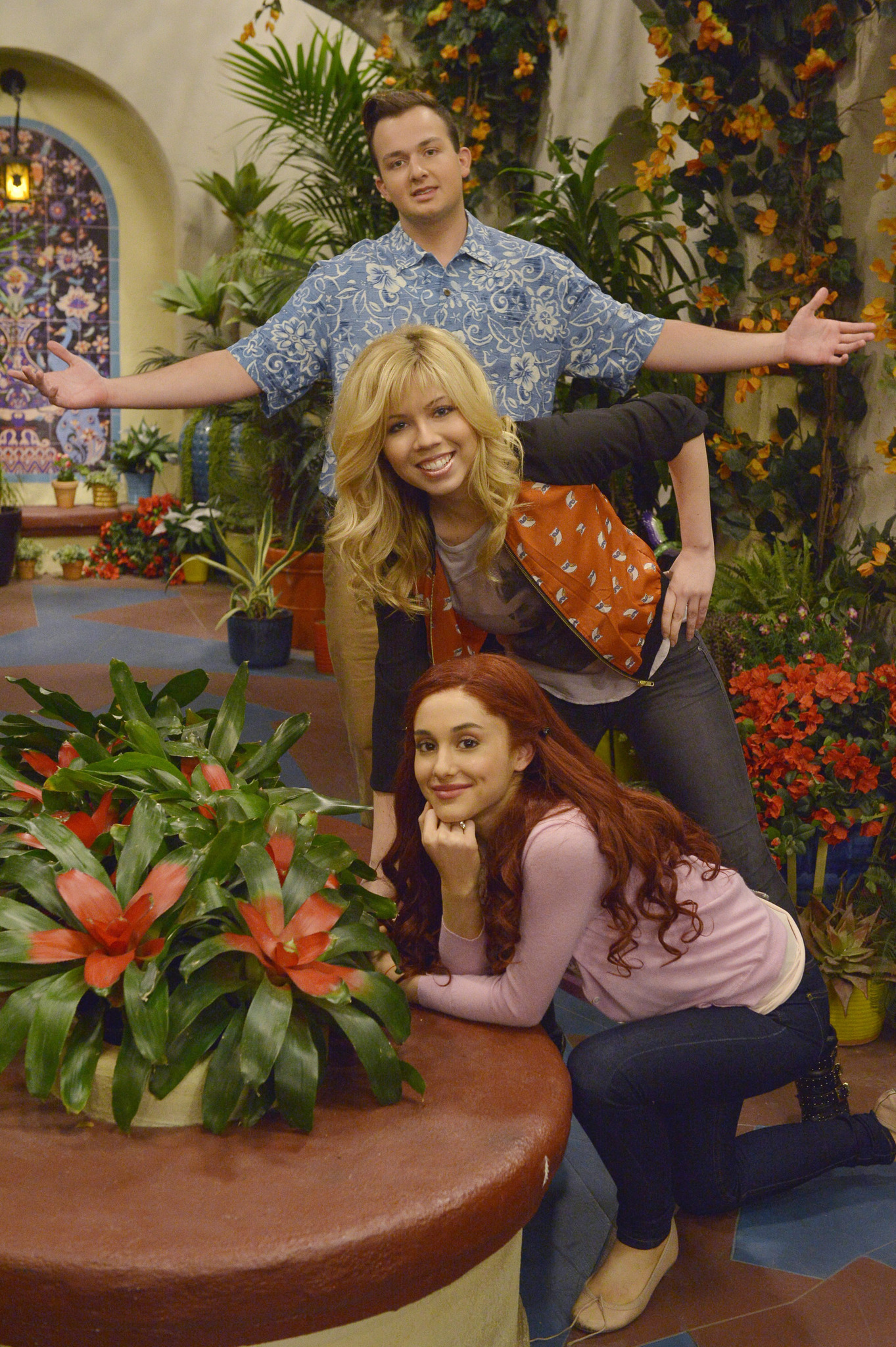 Still of Jennette McCurdy, Noah Munck and Ariana Grande in Sam & Cat (2013)