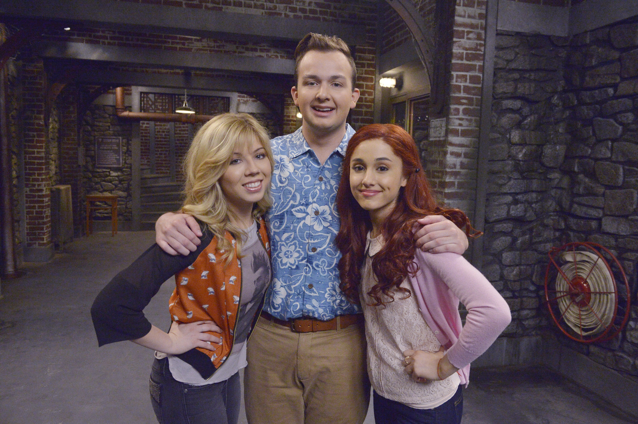 Still of Jennette McCurdy, Noah Munck and Ariana Grande in Sam & Cat (2013)