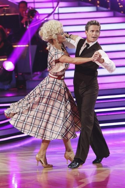 Still of Pamela Anderson and Damian Whitewood in Dancing with the Stars (2005)