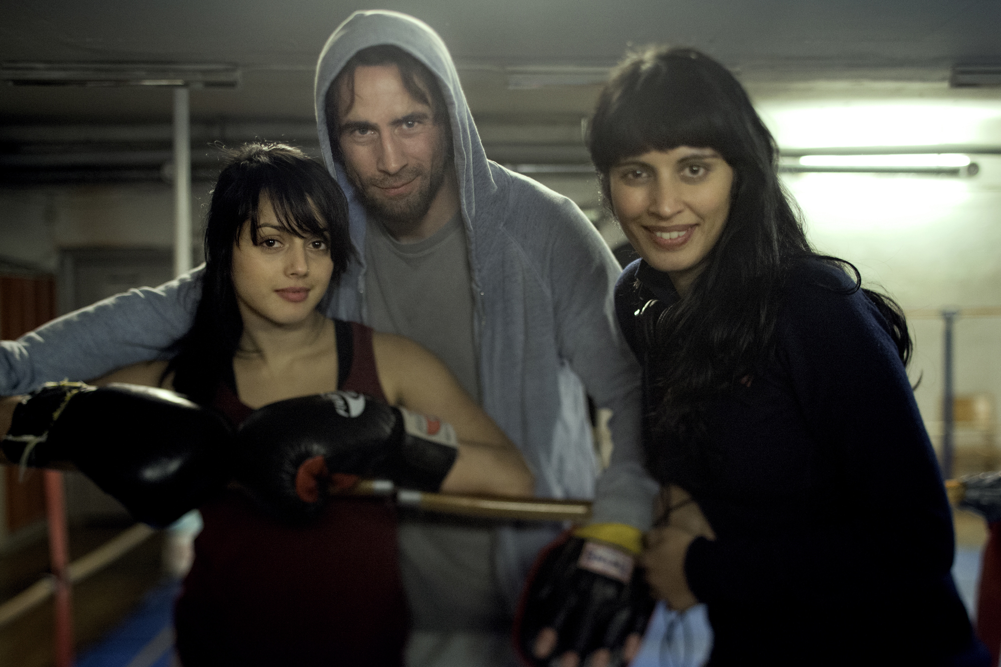 Still of Ola Rapace, Iram Haq and Amrita Acharia in Jeg er din (2013)