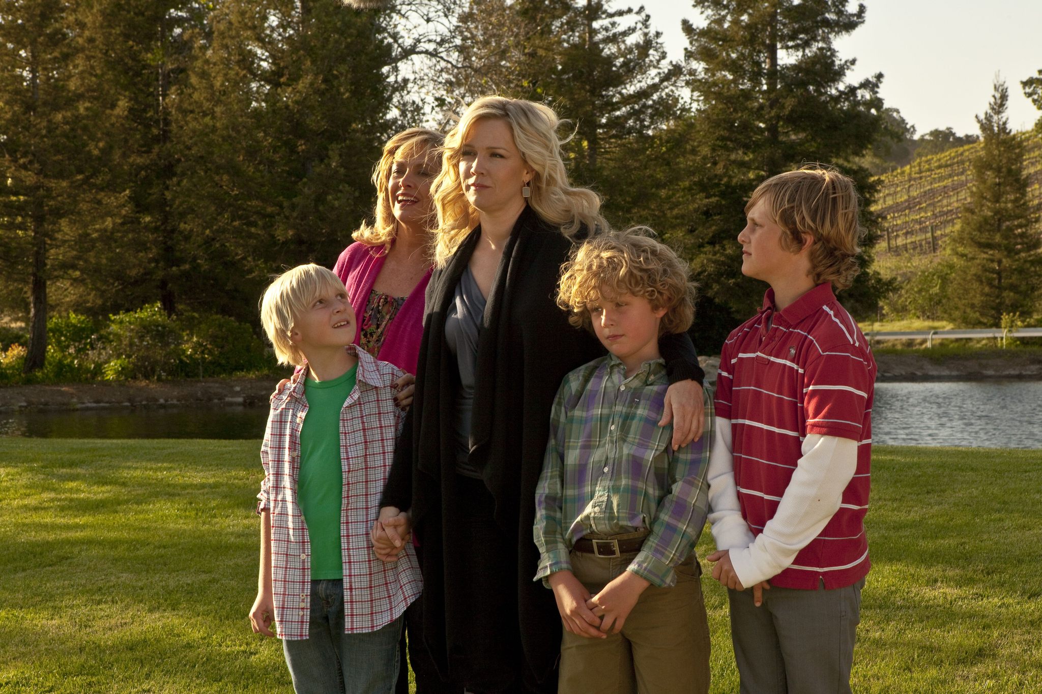 Still of Jennie Garth, Conrad Bluth, Riley Thomas Stewart and Miles Elliot in A Christmas Wedding Tail (2011)