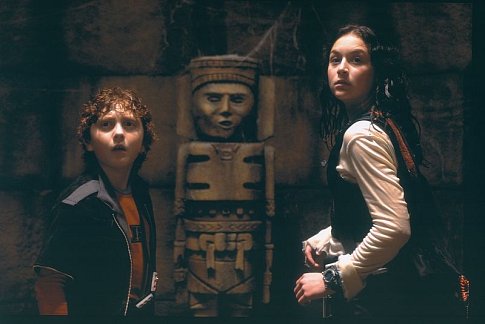 Still of Daryl Sabara and Alexa PenaVega in Snipu vaikuciai II: prarastu svajoniu sala (2002)