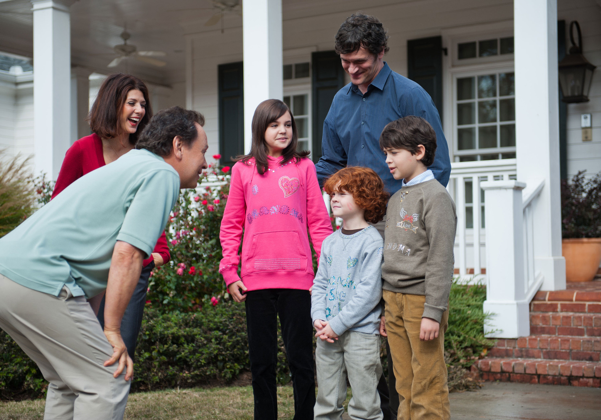 Still of Billy Crystal, Marisa Tomei, Tom Everett Scott, Bailee Madison, Joshua Rush and Kyle Harrison Breitkopf in Suaugusiuju prieziura (2012)