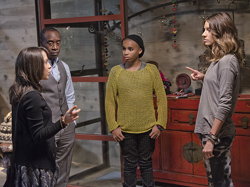 Still of Don Cheadle, Dawn Olivieri, Ronete Levenson and Donis Leonard Jr. in House of Lies (2012)