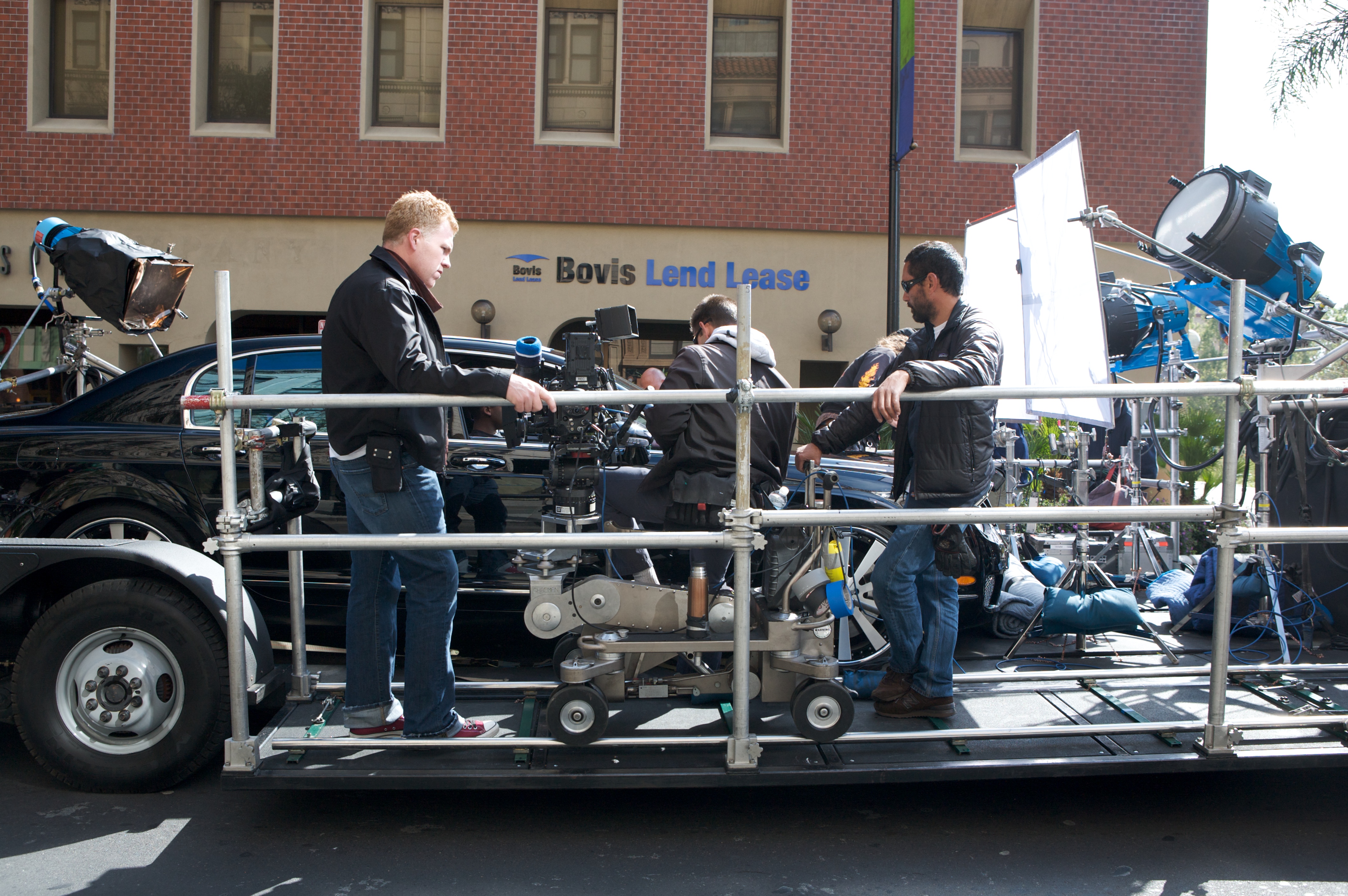 NOW THAT'S HOW YOU FILM A CAR SCENE........