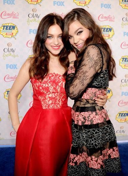 Odeya Rush and Hailee Steinfeld at event of Teen Choice Awards 2014