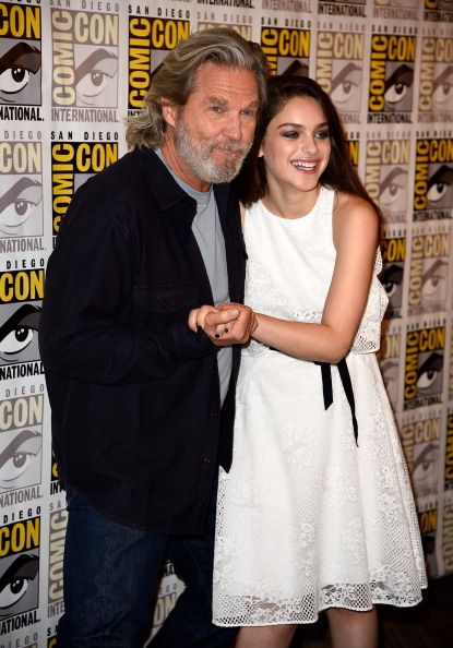 Jeff Bridges and Odeya Rush at event of The Giver