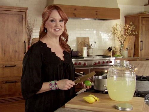 Still of Ree Drummond in The Pioneer Woman (2011)