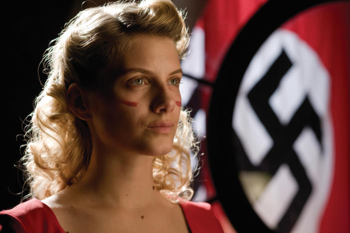 Still of Mélanie Laurent in Negarbingi sunsnukiai (2009)