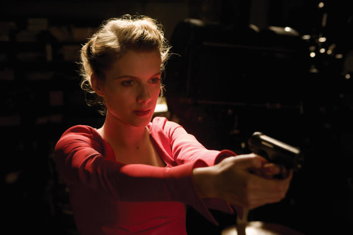 Still of Mélanie Laurent in Negarbingi sunsnukiai (2009)