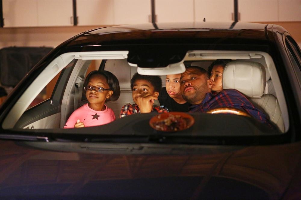 Still of Anthony Anderson, Yara Shahidi, Marcus Scribner, Miles Brown and Marsai Martin in Black-ish (2014)