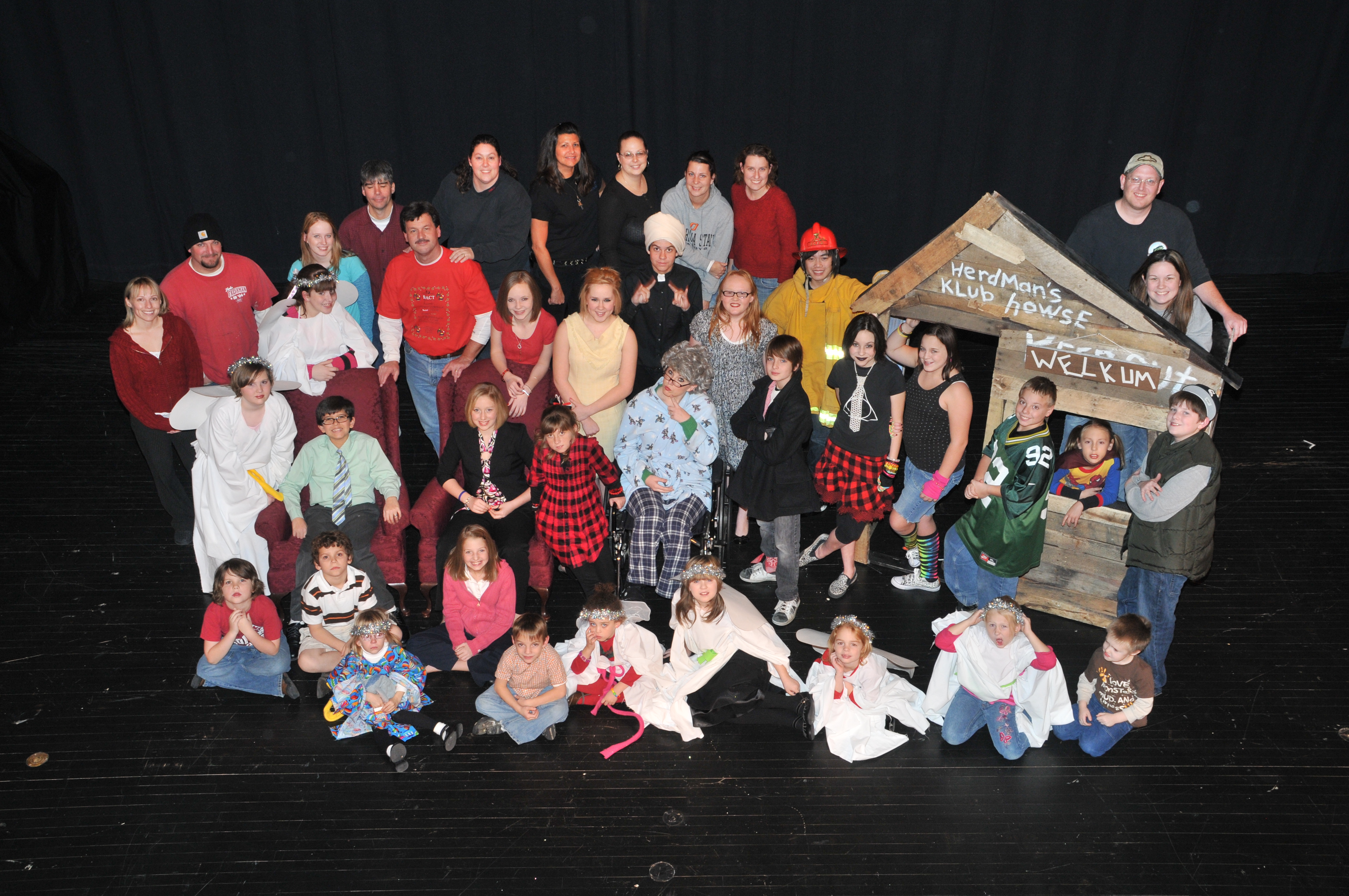 Tryston Skye with Cast and Crew of Best Christmas Pageant Ever - ReACT