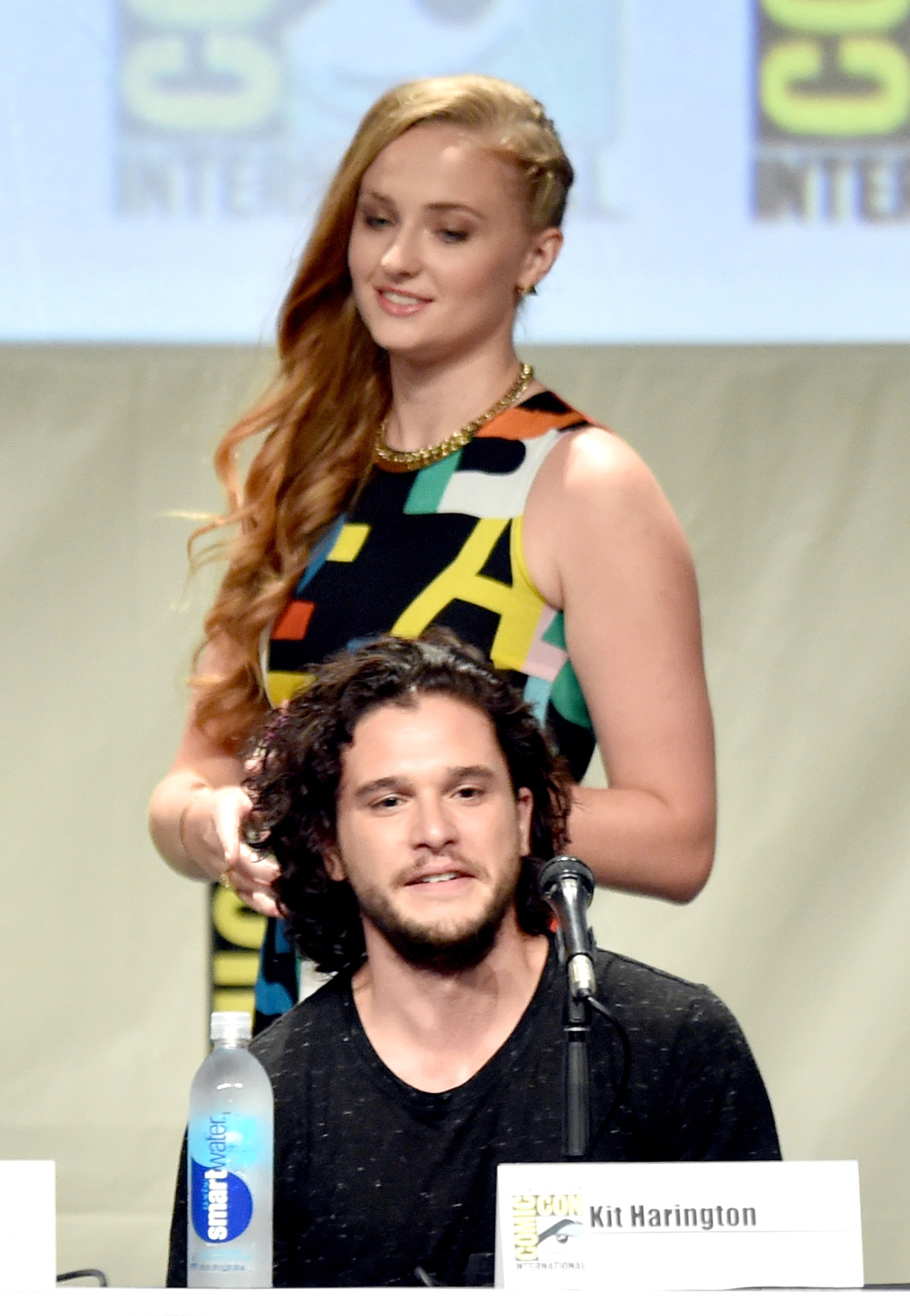 Kit Harington and Sophie Turner at event of Sostu karai (2011)