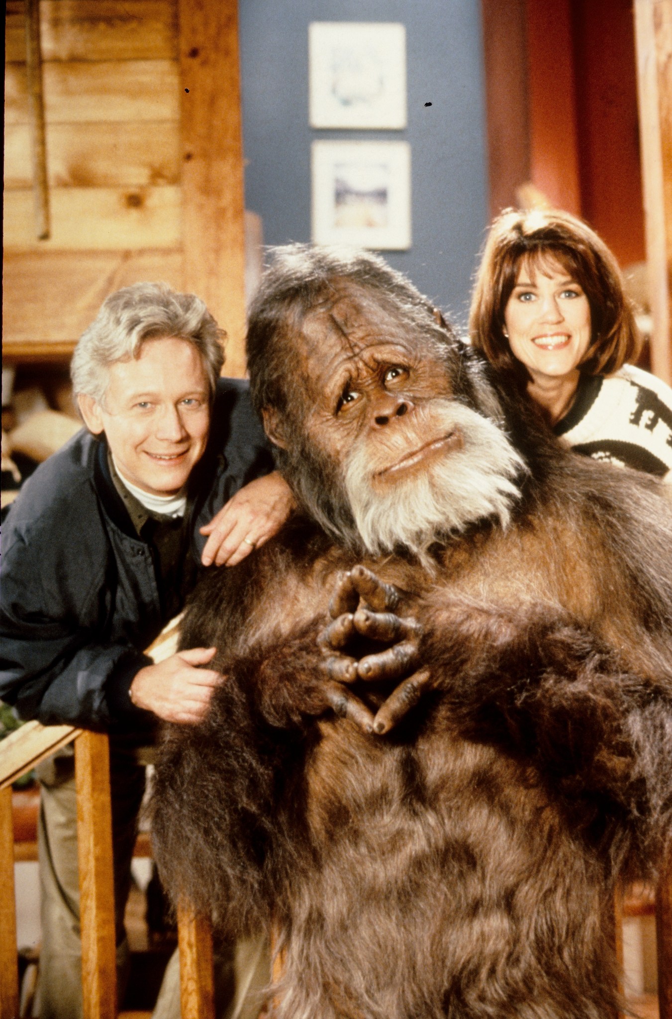 Still of Bruce Davison, Kevin Peter Hall and Molly Cheek in Harry and the Hendersons (1991)