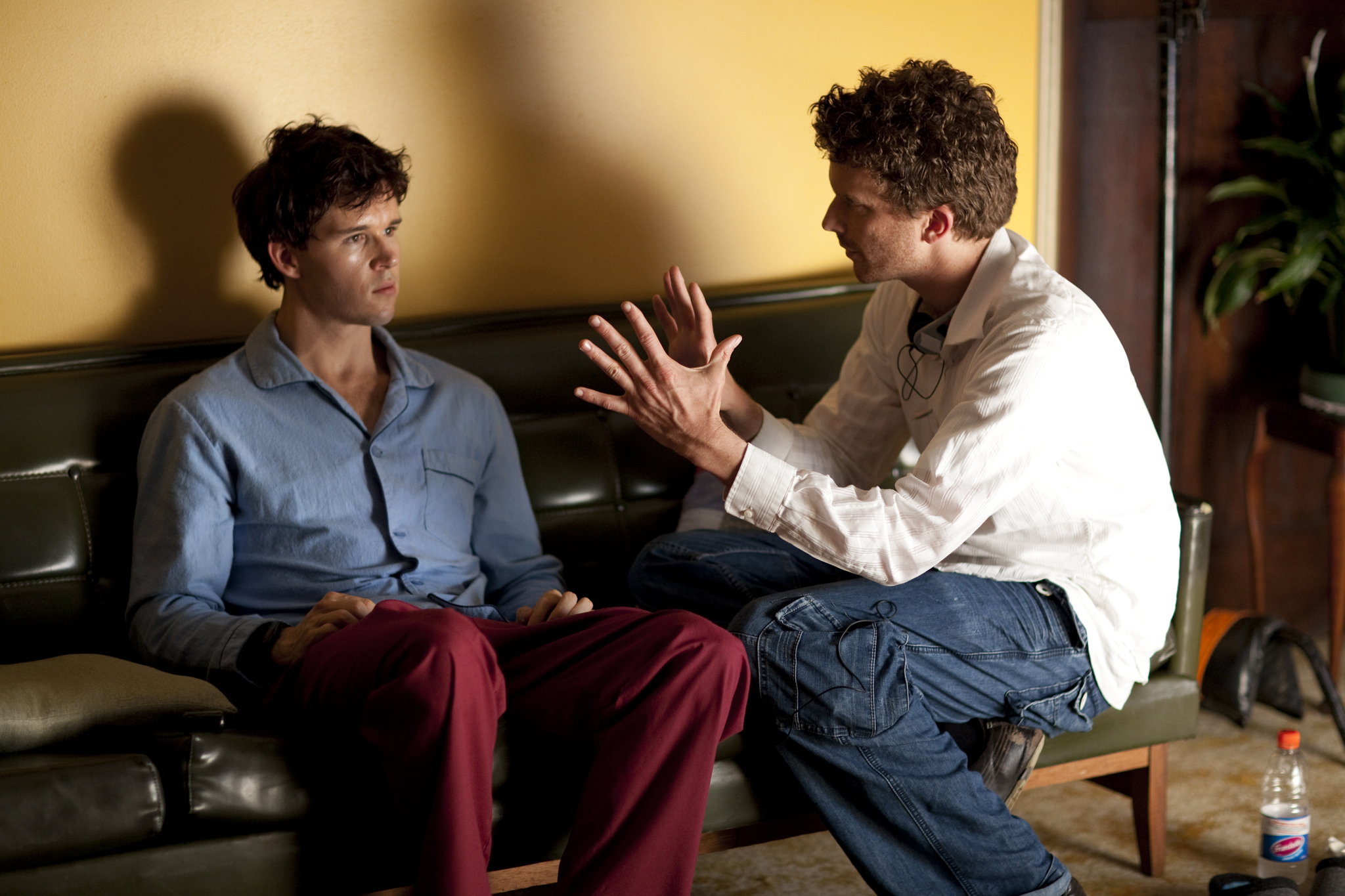 Still of Ryan Kwanten and Leon Ford in Griff the Invisible (2010)