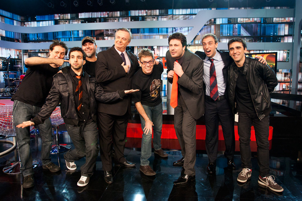 Marcelo Mansfield, Roger Moreira, Marcos Kleine, Danilo Gentili, Murilo Couto, Léo Lins, Bacalhau and Mingau in Agora é Tarde (2011)