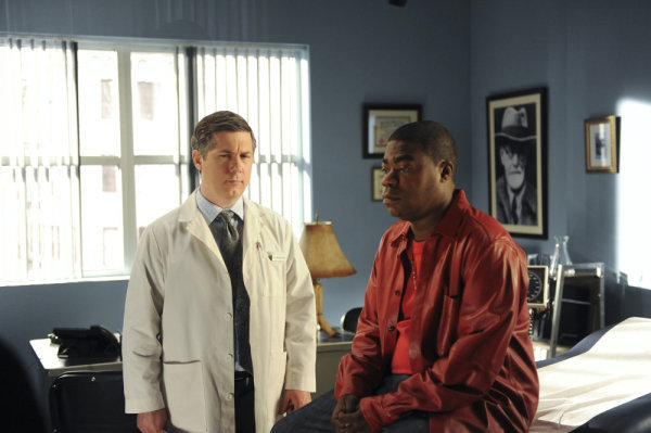 Still of Tracy Morgan and Chris Parnell in 30 Rock (2006)