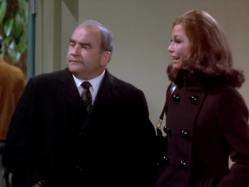 Still of Edward Asner and Mary Tyler Moore in Mary Tyler Moore (1970)