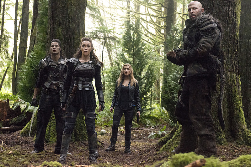 Still of Eliza Taylor, Graham Shiels, Alycia Debnam-Carey and Arleo Dordar in The 100 (2014)