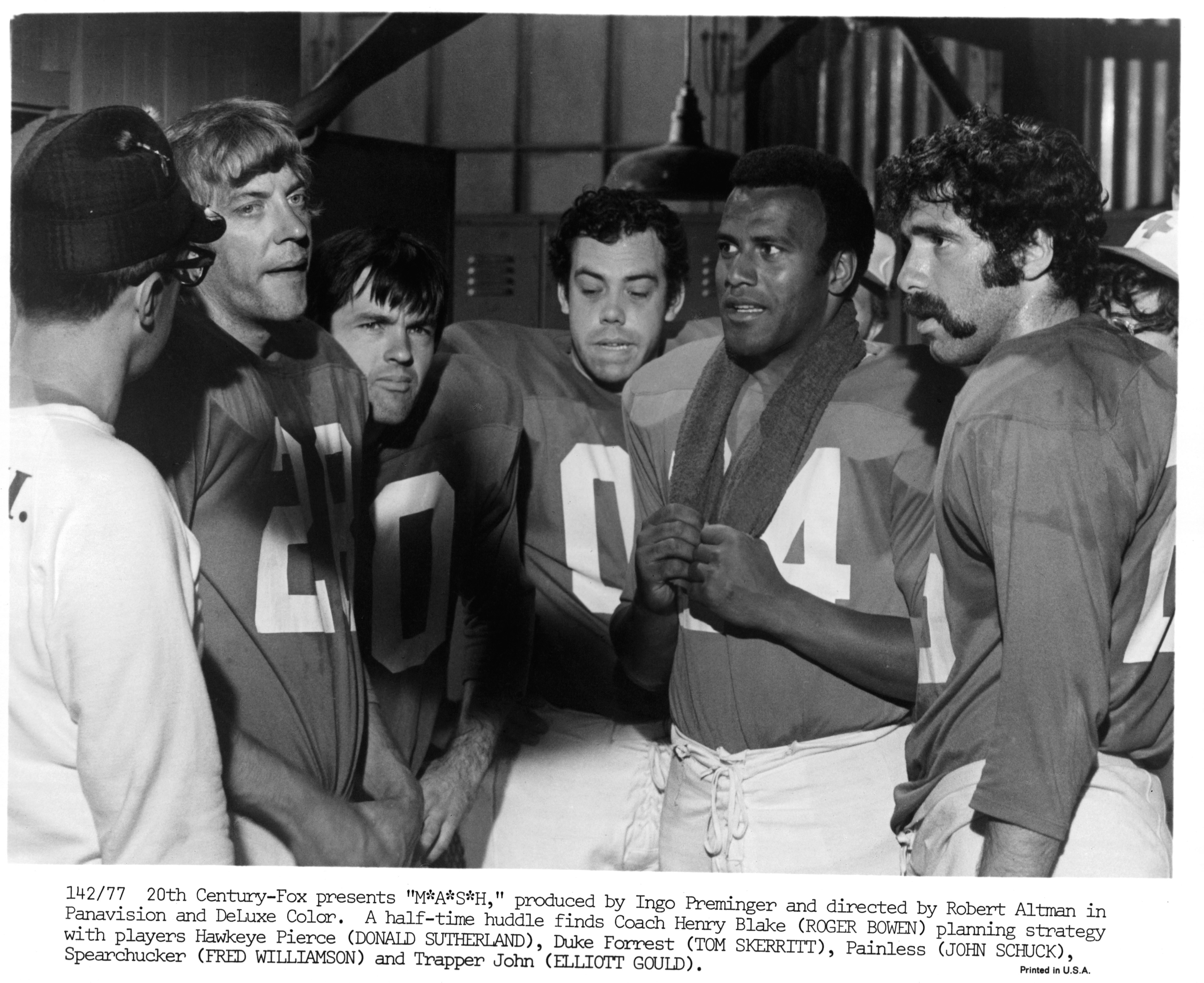 Still of Tom Skerritt, Donald Sutherland, Elliott Gould, Fred Williamson and John Schuck in MASH (1970)