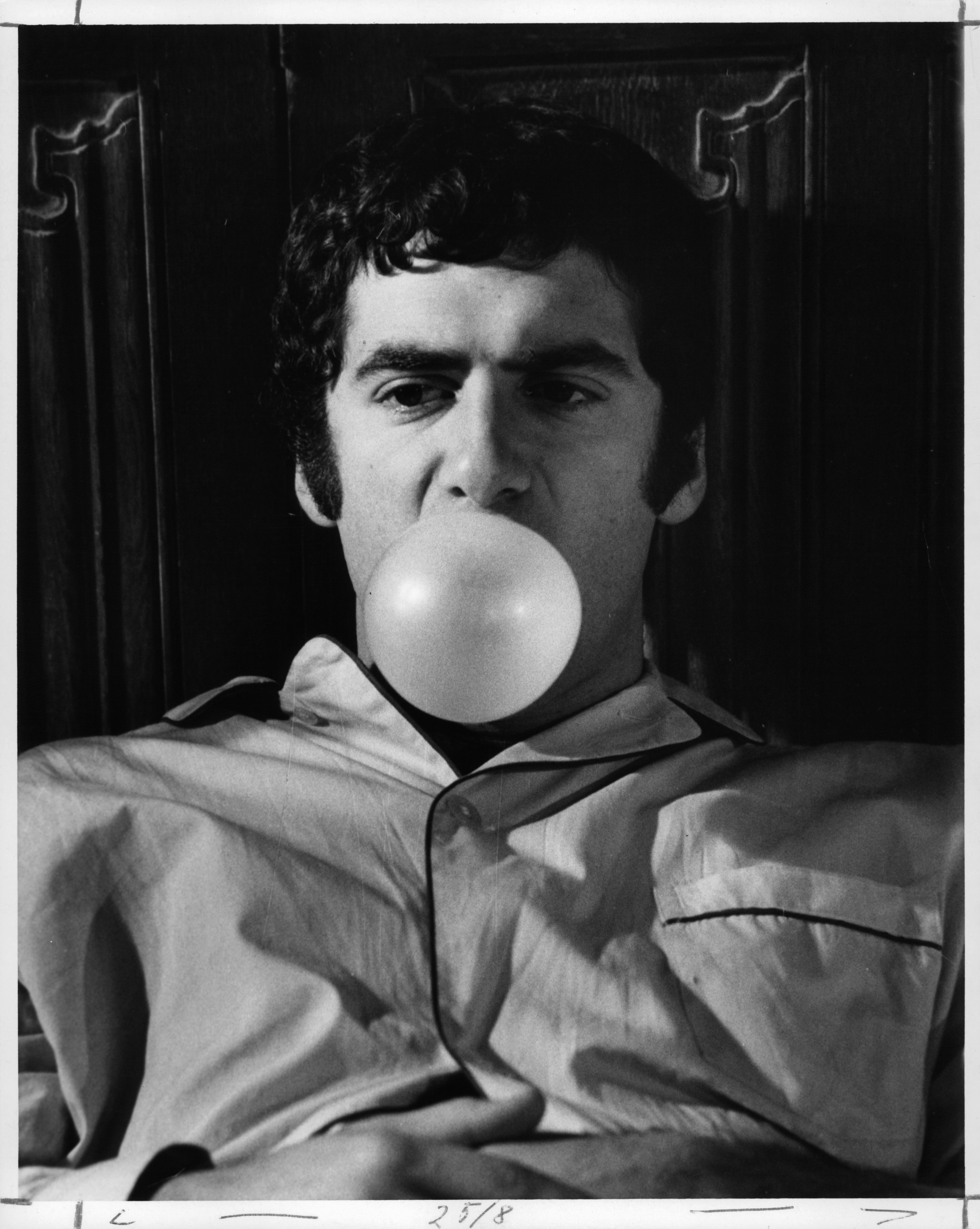 Still of Elliott Gould in Bob & Carol & Ted & Alice (1969)