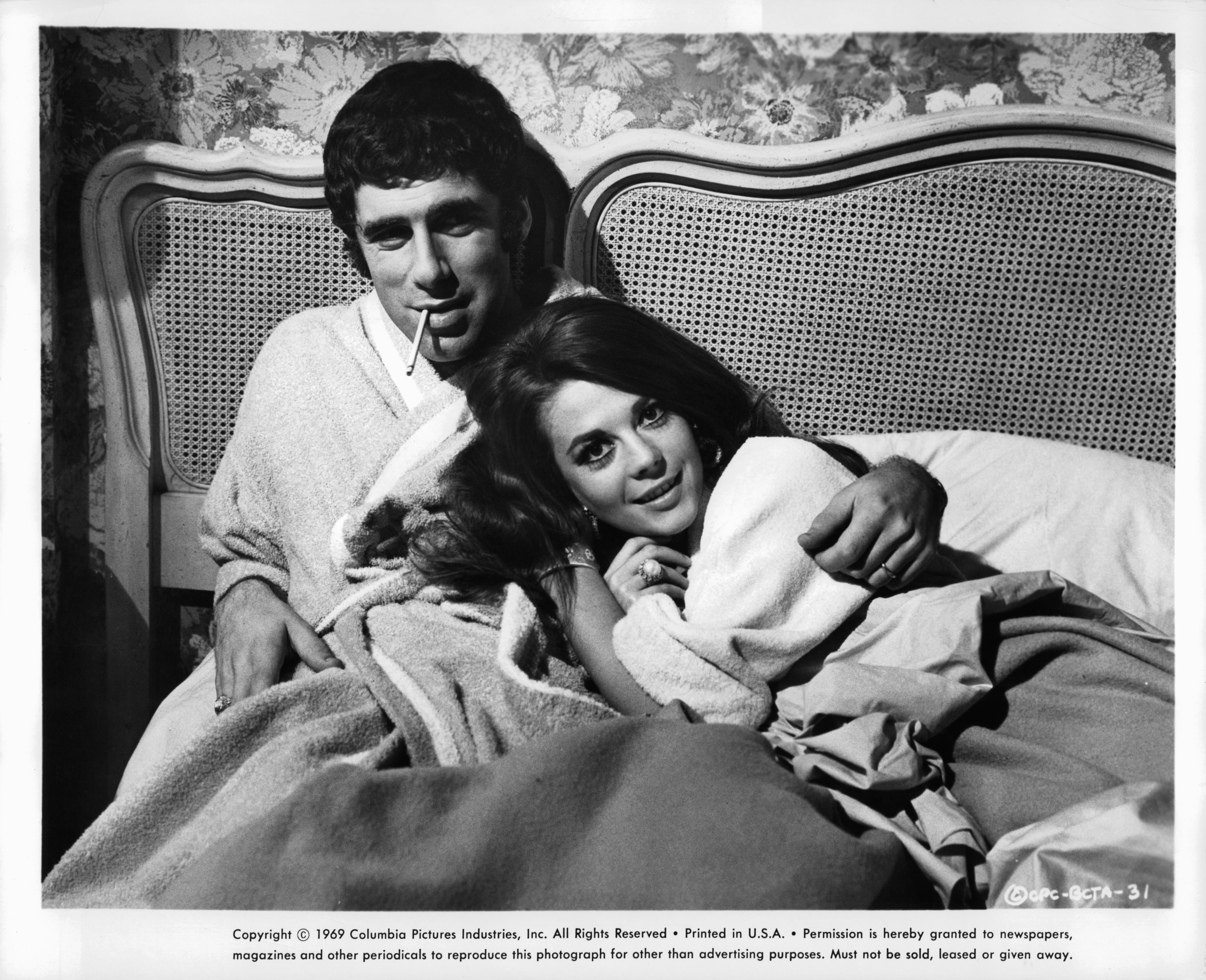 Still of Elliott Gould in Bob & Carol & Ted & Alice (1969)