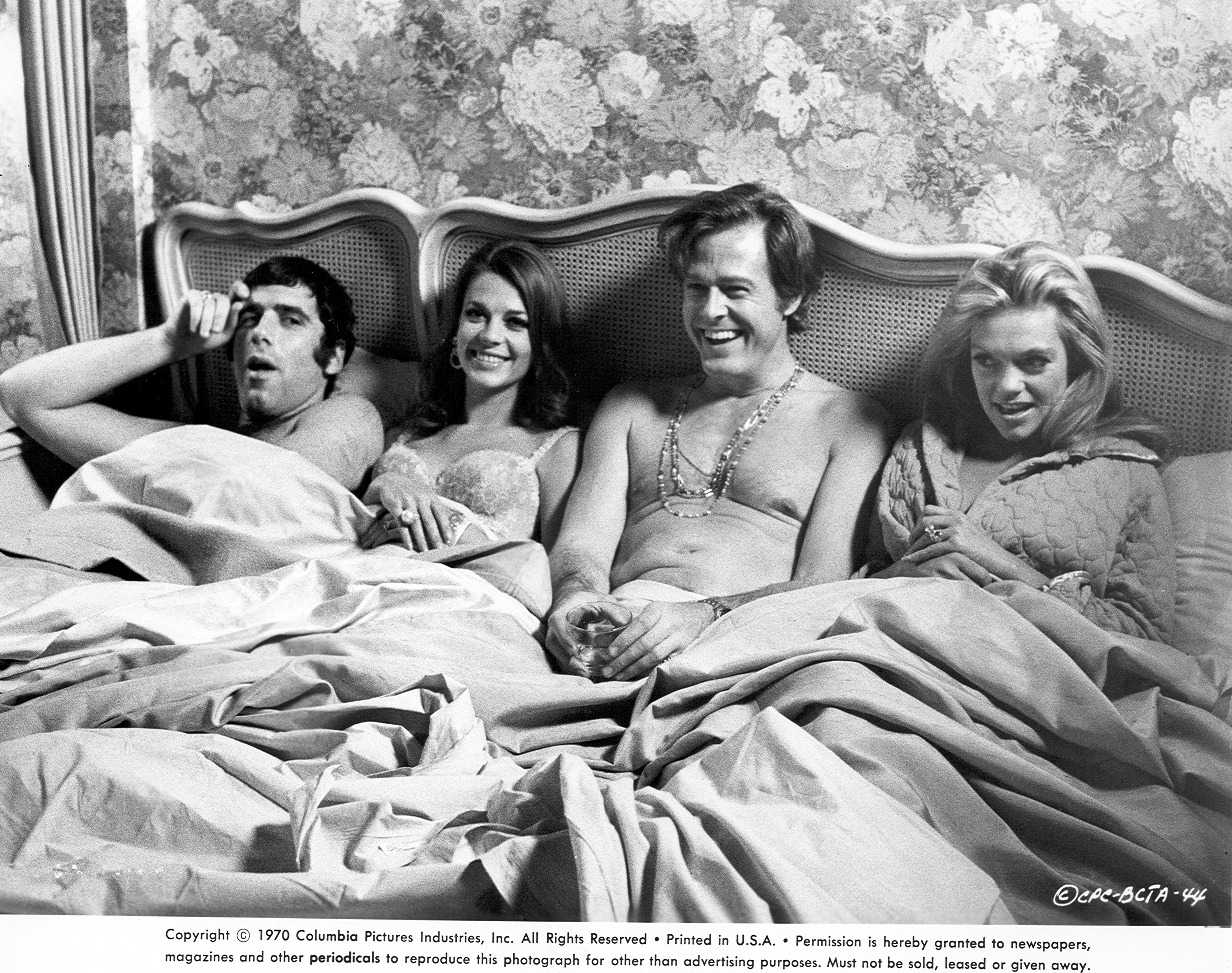 Still of Natalie Wood, Dyan Cannon, Elliott Gould and Robert Culp in Bob & Carol & Ted & Alice (1969)