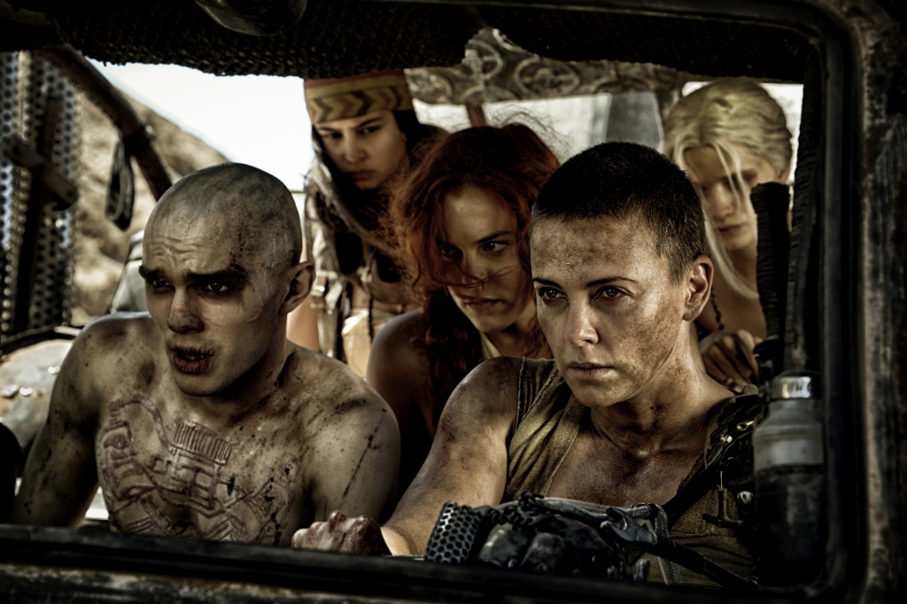 Still of Charlize Theron, Nicholas Hoult, Riley Keough, Rosie Huntington-Whiteley and Abbey Lee in Paseles Maksas: ituzio kelias (2015)