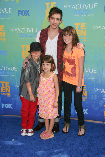 TEEN CHOICE 2011 Rose, Reagan & Jack Horan with their uncle, Kevin McHale