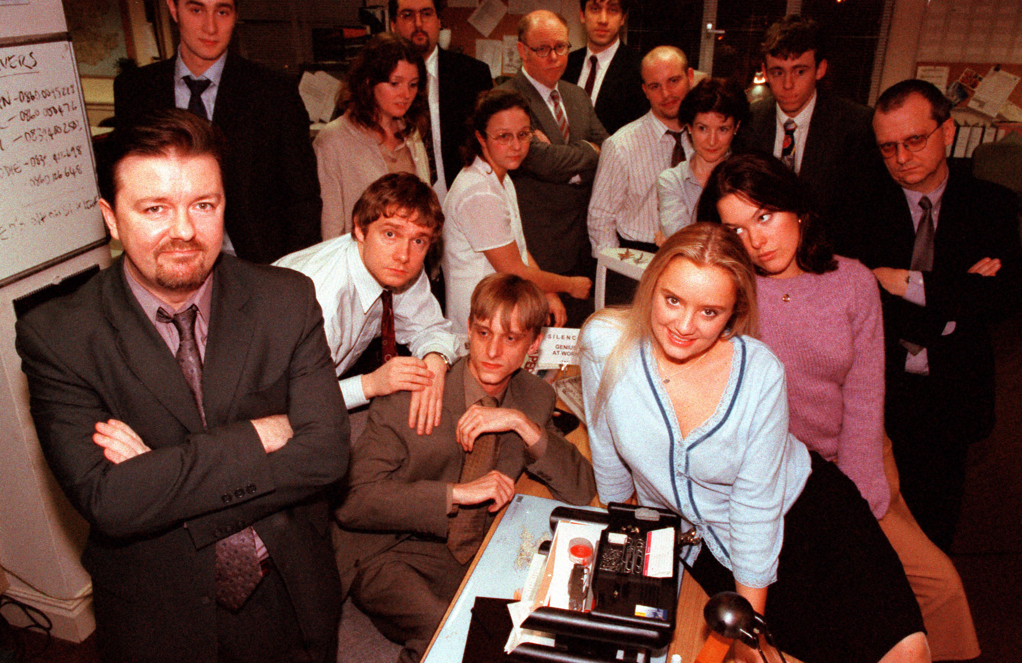 Still of Sally Bretton, Oliver Chris, Mackenzie Crook, Lucy Davis, Martin Freeman, Ricky Gervais and Ewen MacIntosh in The Office (2001)