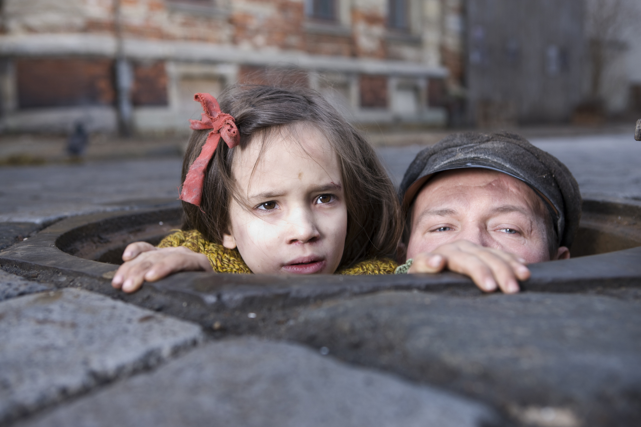 Still of Robert Wieckiewicz and Milla Bankowicz in In Darkness (2011)