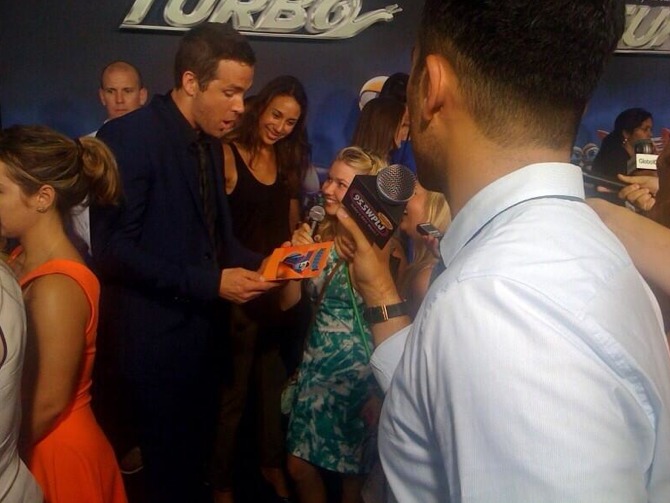 Cailin Loesch (left) and sister Hannah Loesch with Ryan Reynolds at the NYC premiere of Turbo