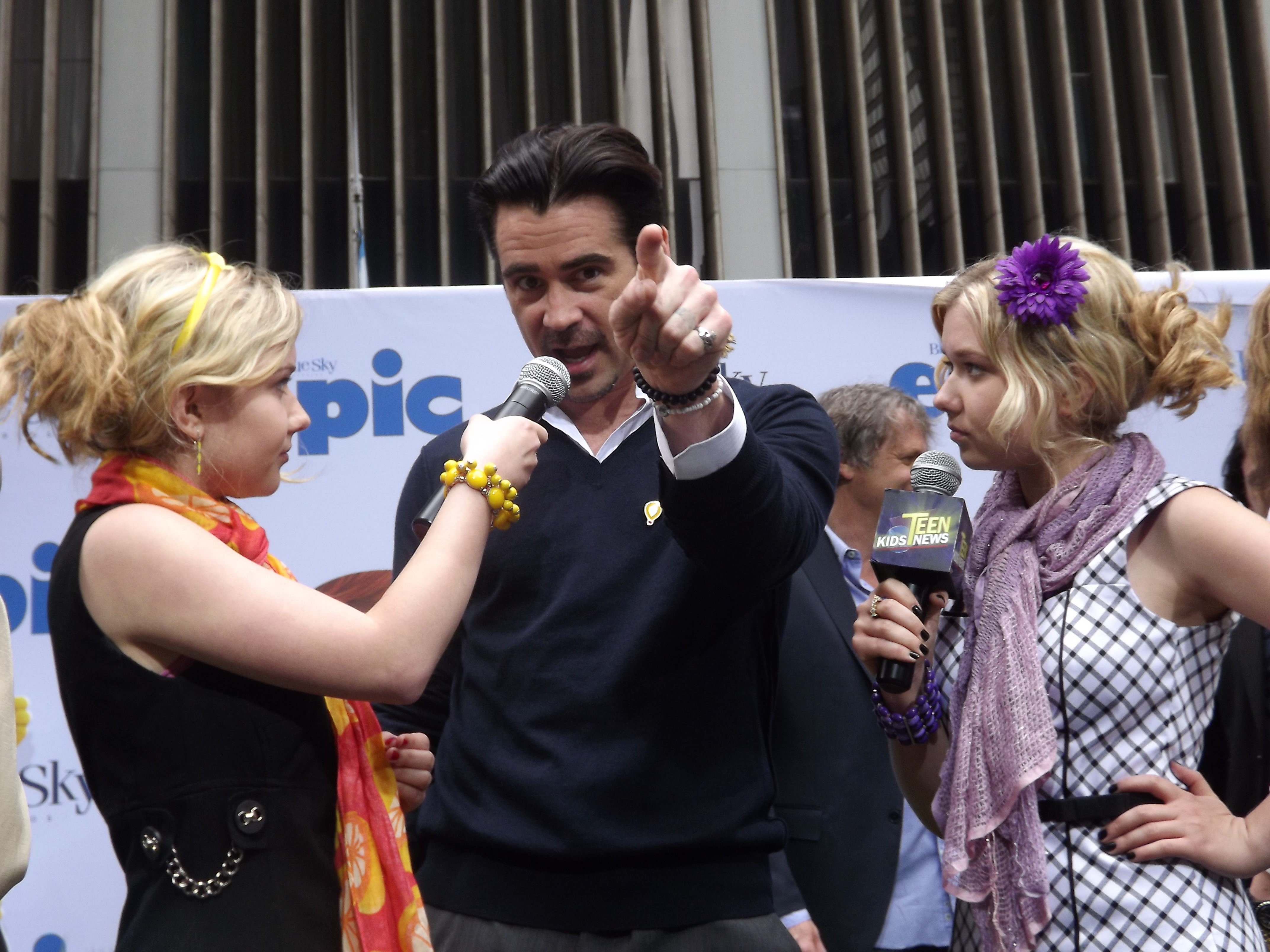 Cailin Loesch (right) and sister Hannah Loesch (left) interviewing Colin Farrell at the NYC premiere of Epic