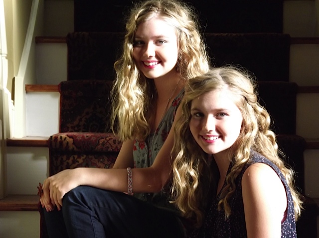 Cailin Loesch (left) and her twin sister Hannah Loesch in 2012.