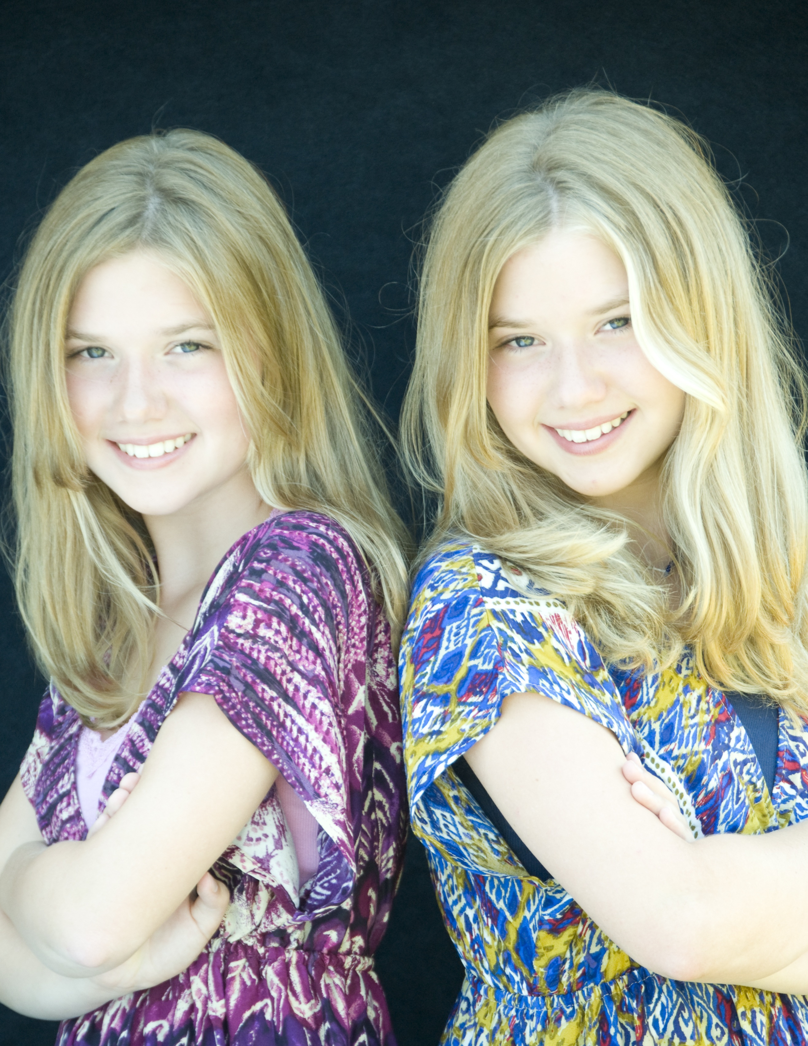 Cailin Loesch (right) and her twin sister Hannah Loesch in 2011.