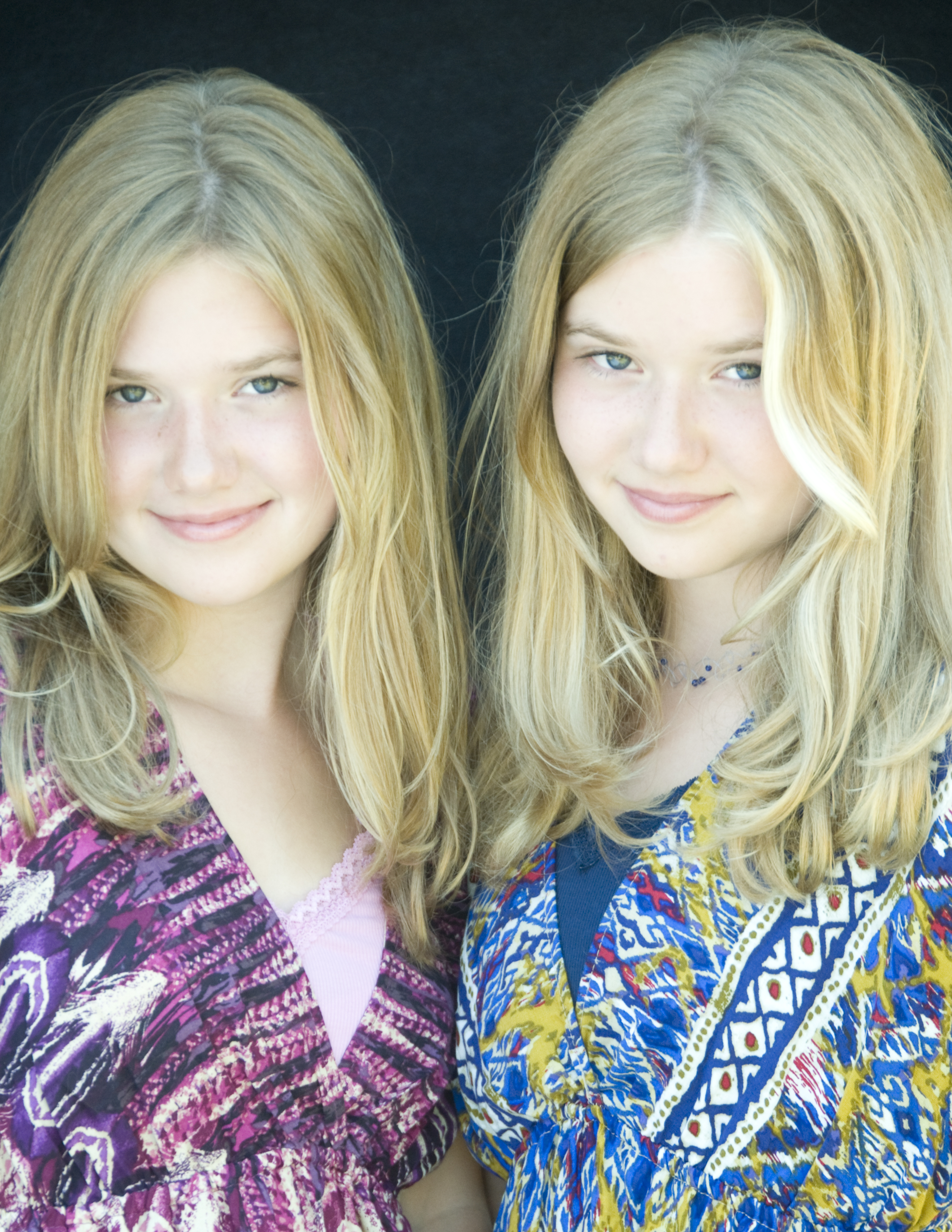 Cailin Loesch (right) and her twin sister Hannah Loesch in 2011.