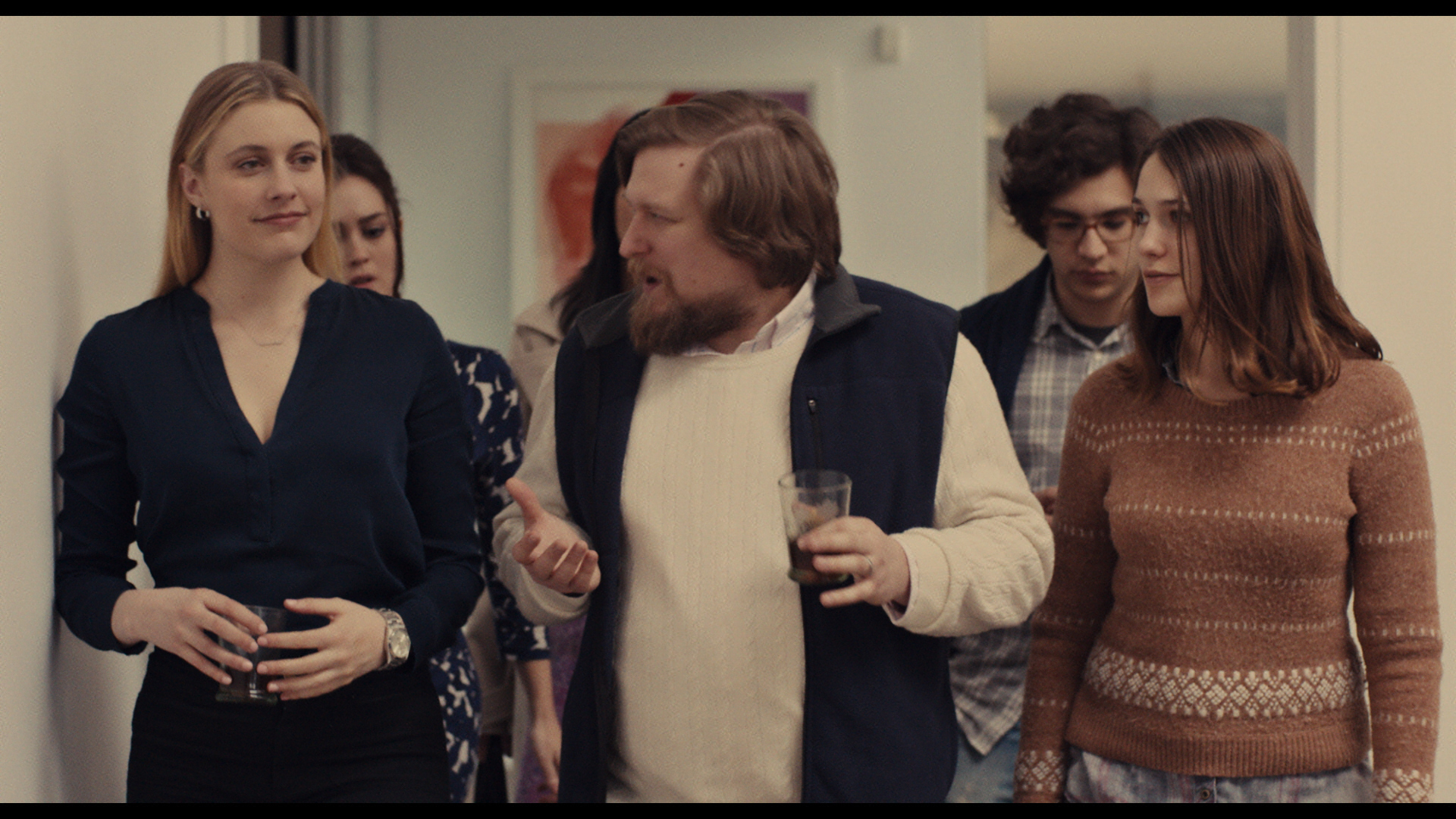 Still of Cindy Cheung, Heather Lind, Greta Gerwig, Michael Chernus, Matthew Shear and Lola Kirke in Mistress America (2015)