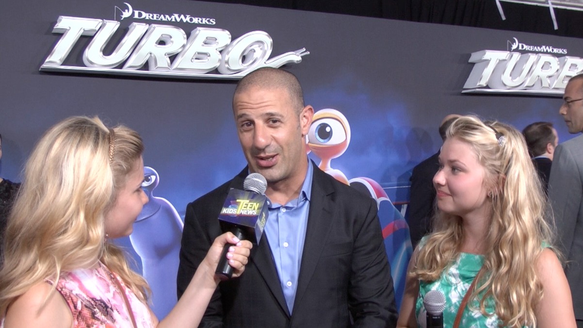 Cailin Loesch (right) and sister Hannah Loesch with Tony Kanaan at the NYC premiere of Turbo