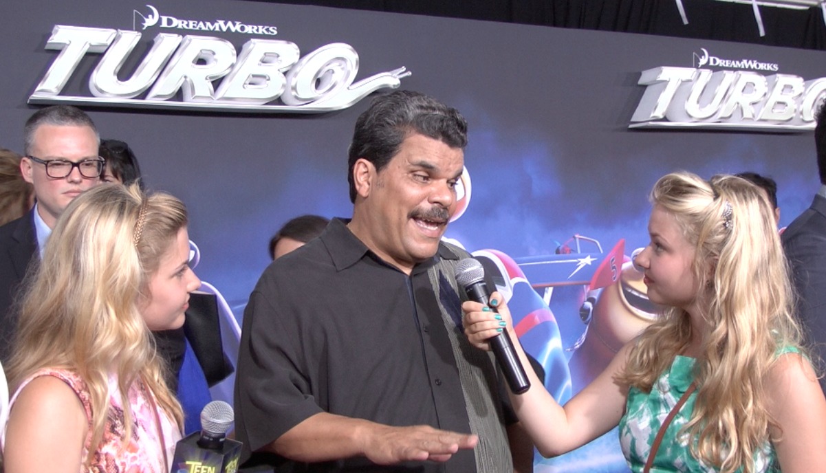 Cailin Loesch (right) and sister Hannah Loesch with Luis Guzman at the NYC premiere of Turbo