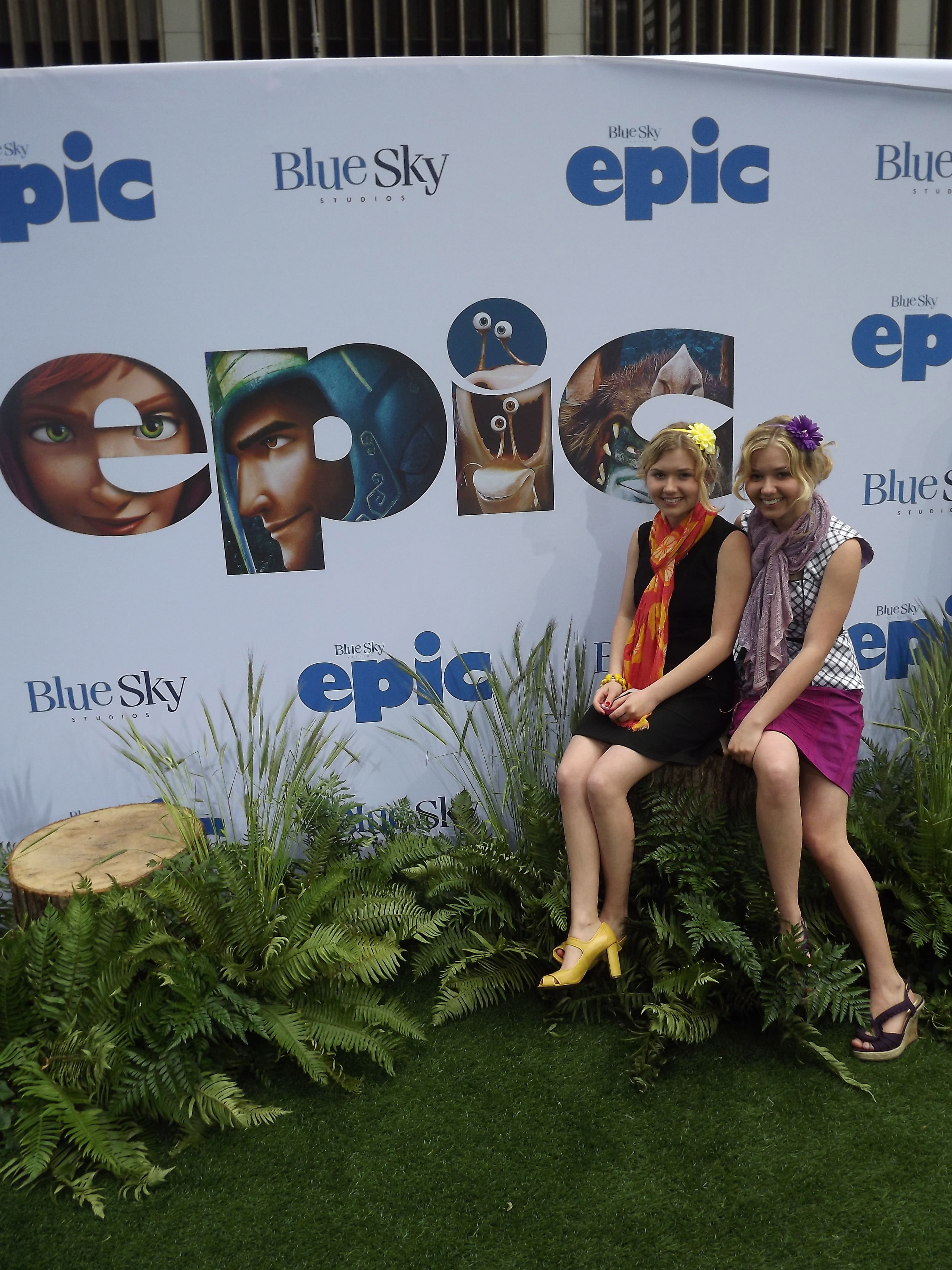 Cailin Loesch (right) and sister Hannah Loesch at the NYC premiere of Epic