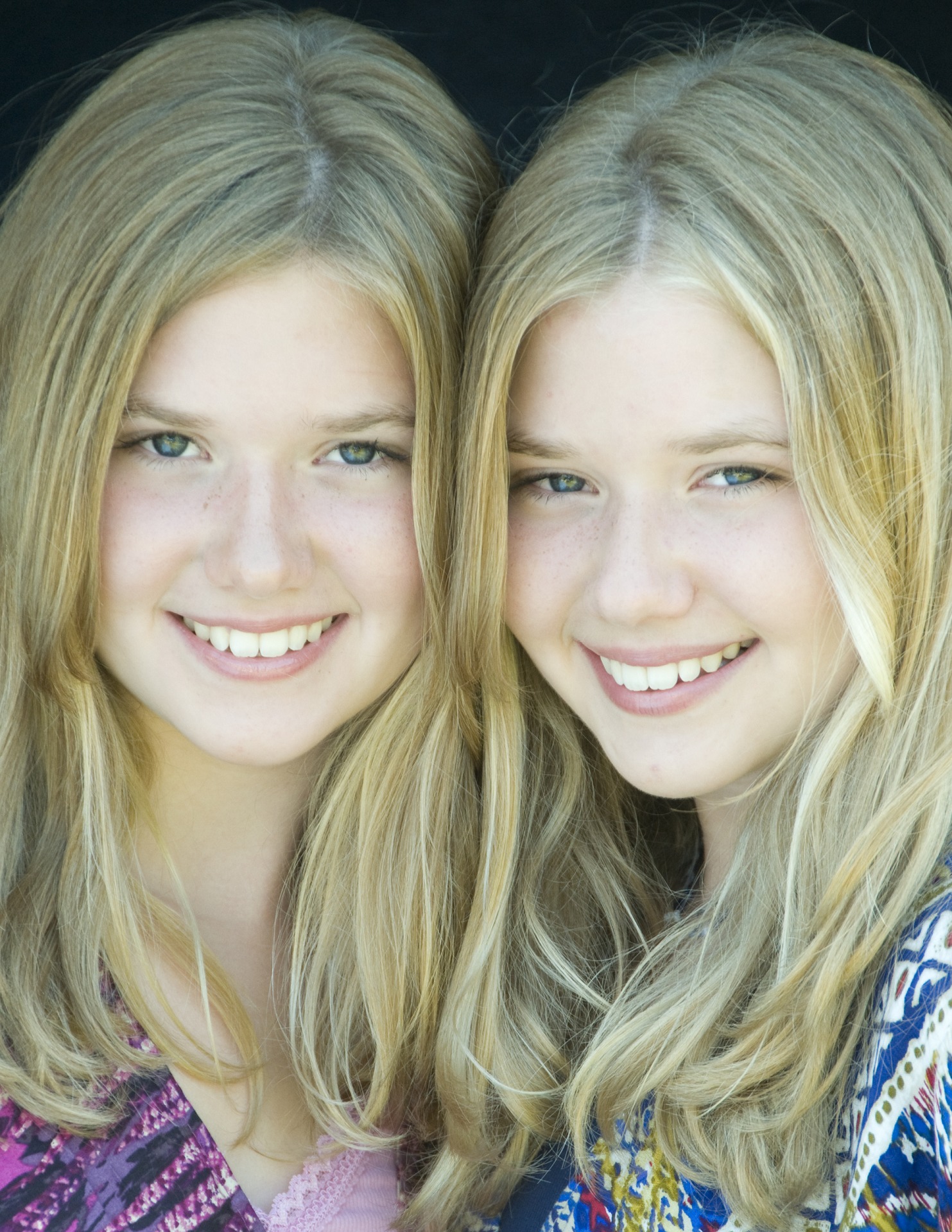 Cailin Loesch (right) and her twin sister Hannah Loesch in 2011.