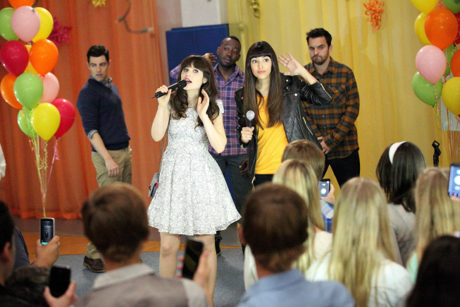 Still of Zooey Deschanel, Max Greenfield, Hannah Simone, Lamorne Morris and Jake Johnson in New Girl (2011)