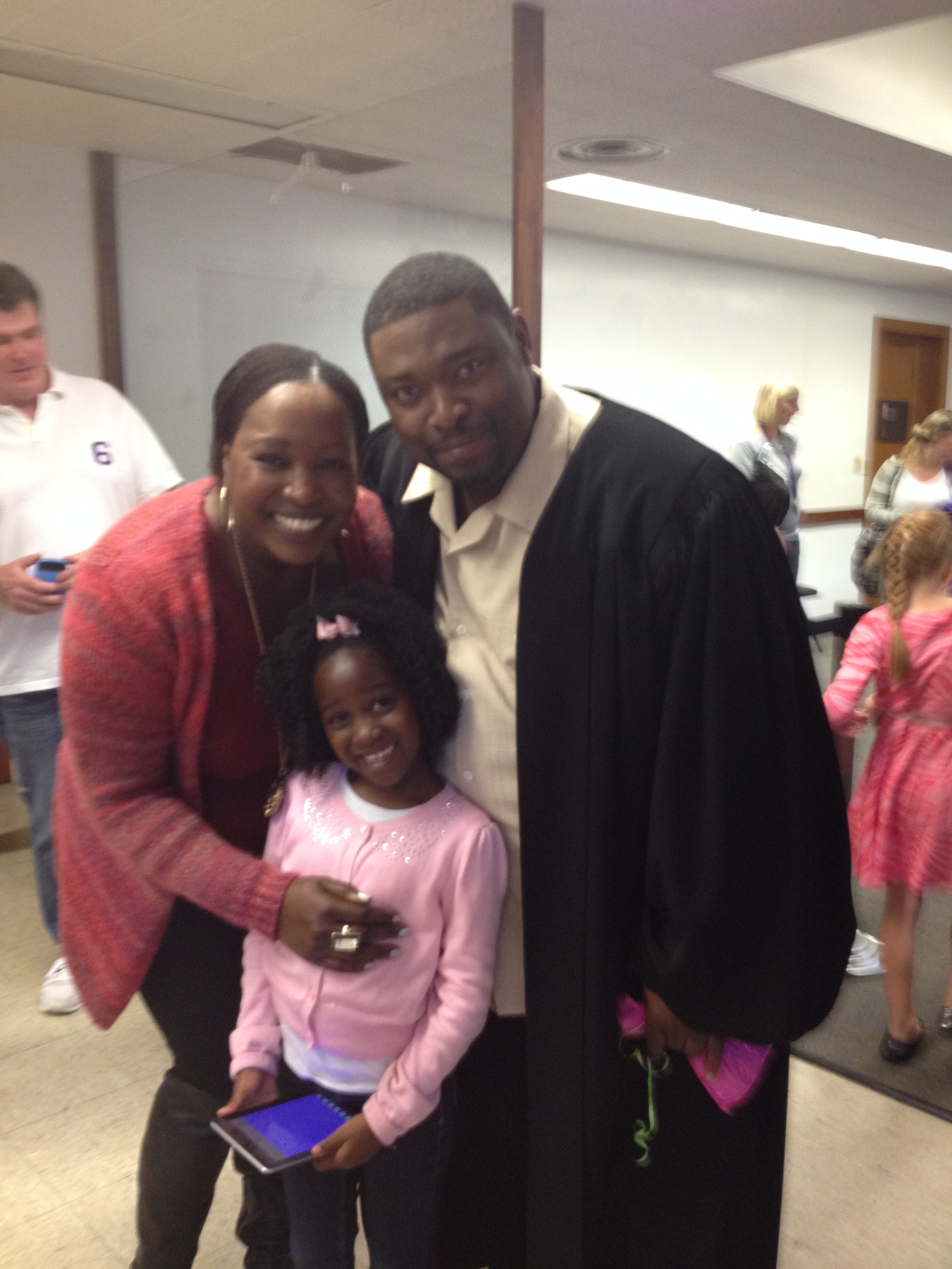 Kim Williams, DanYa & Levan Davis. Hanging out on the set of KIDS COURT.