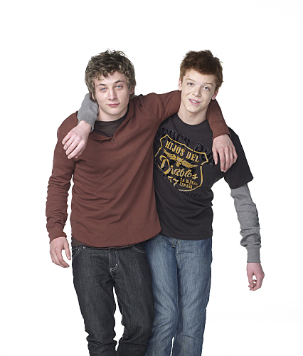 Still of Cameron Monaghan and Jeremy Allen White in Shameless (2011)